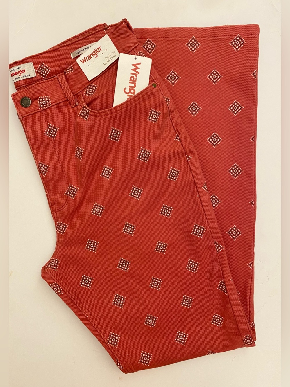 Red Wrangler High Rise Bold Boot Jeans in Diamond Bay Size US12/31 x 32 NWT - Picture 2 of 3